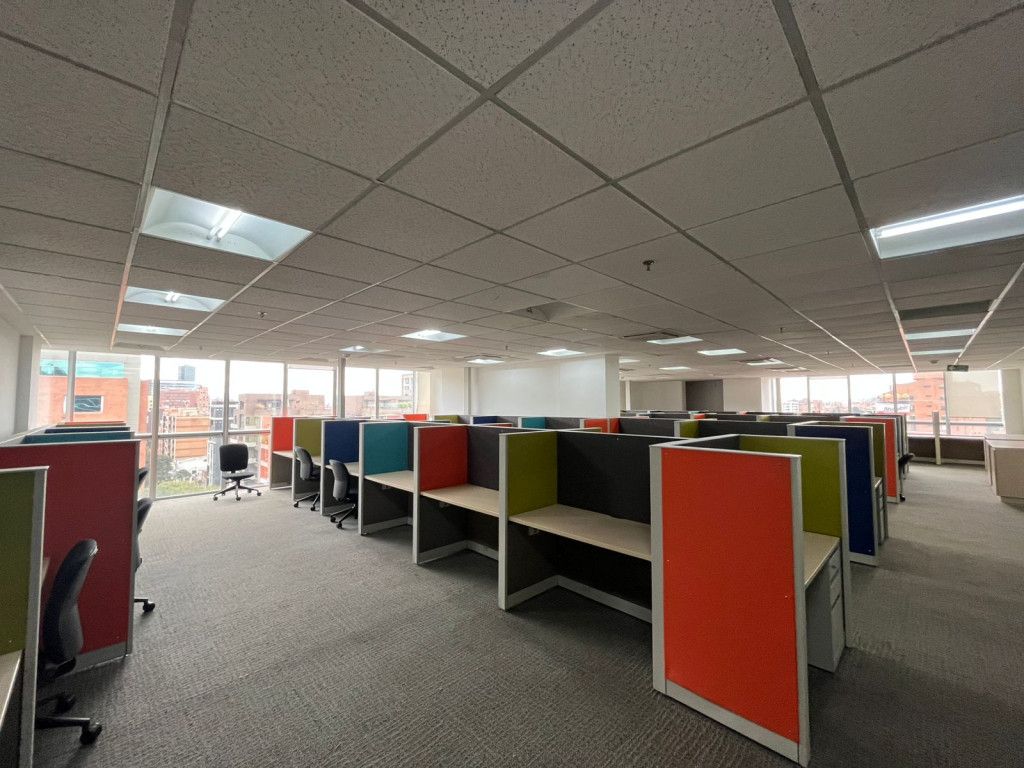 Edificio en venta Cundinamarca Bogotá Bella Suiza 8190 m2 Habitaciones 0 Baños 12 Garajes 98 Precio $75000000000