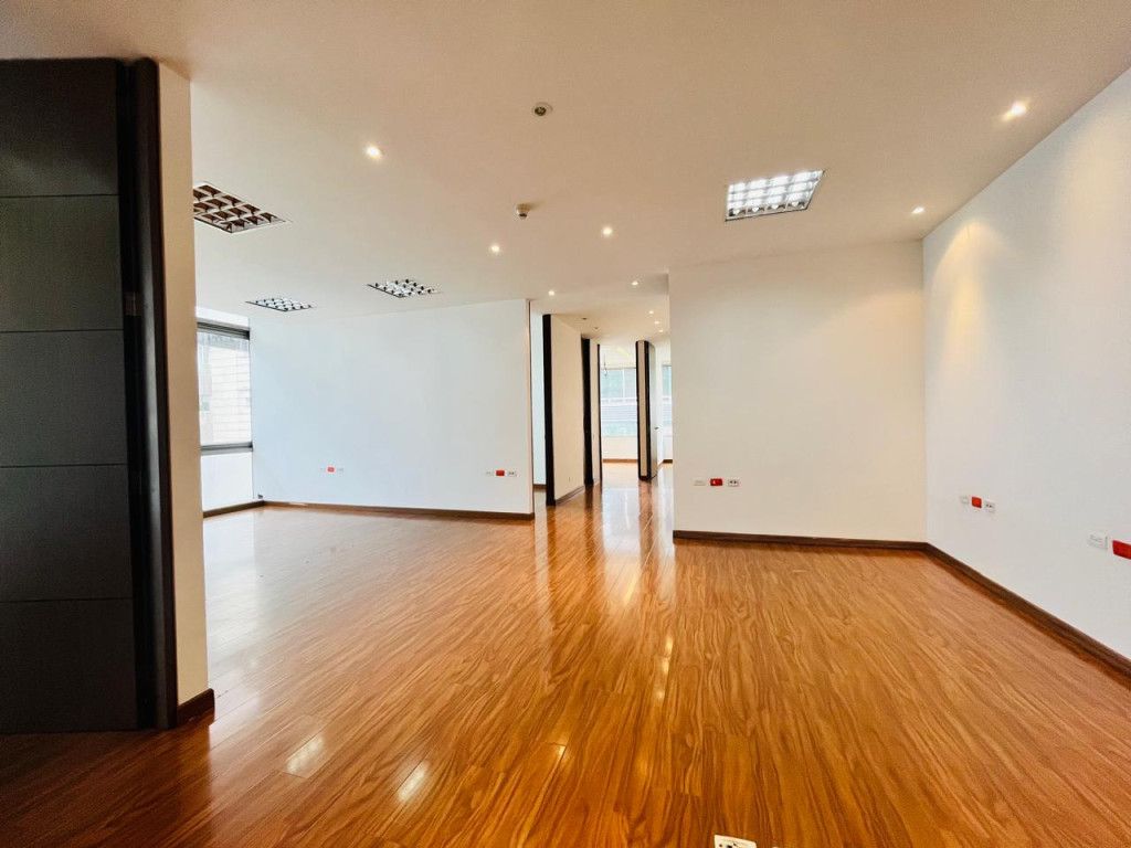 Oficina en arriendo Cundinamarca Bogotá Chico 123 m2 Habitaciones 0 Baños 1 Garajes 2 Precio $10000000