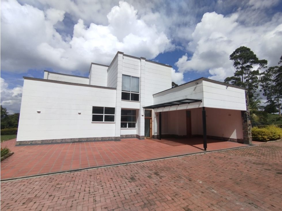 Casa Campestre en arriendo Antioquia El Carmen De Viboral El Carmen De Viboral 300 m2 Habitaciones 5 Baños 4 Garajes 4 Precio $18000000