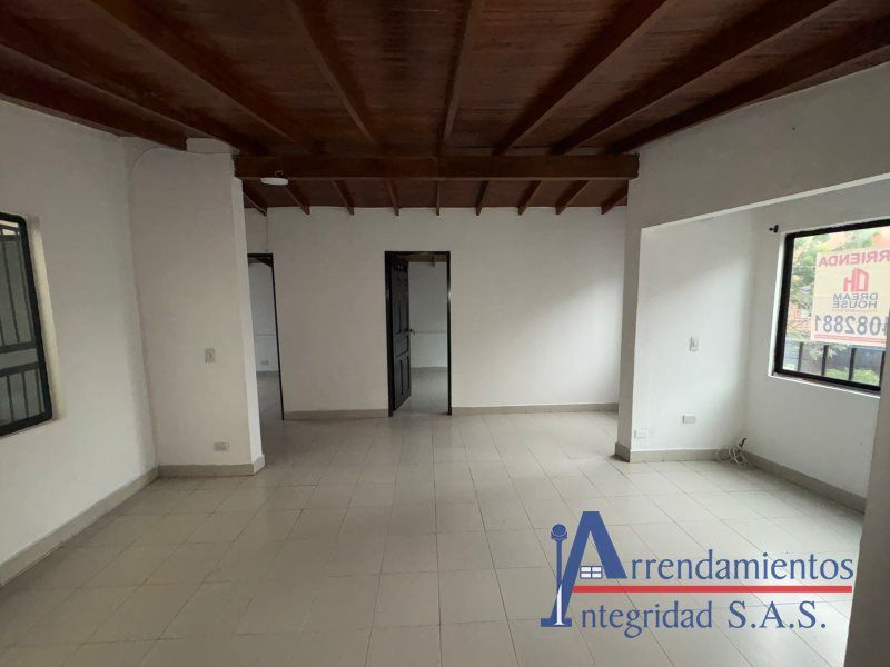 Apartamento en arriendo Antioquia Medellín Los Alpes 70 m2 Habitaciones 3 Baños 2 Garajes 0 Precio $2300000