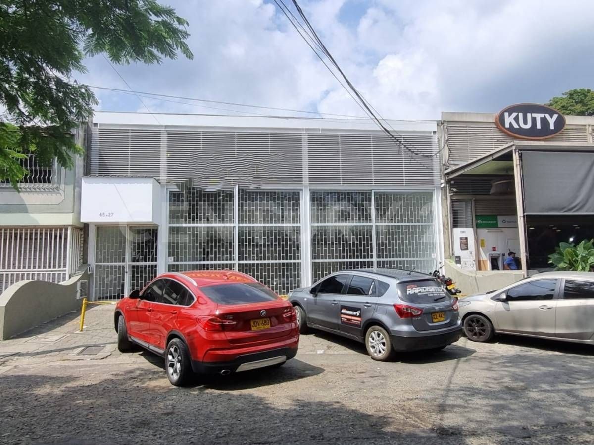 Local en arriendo Valle Del Cauca Cali La Paz 450 m2 Habitaciones 0 Baños 0 Garajes 4 Precio $14000000