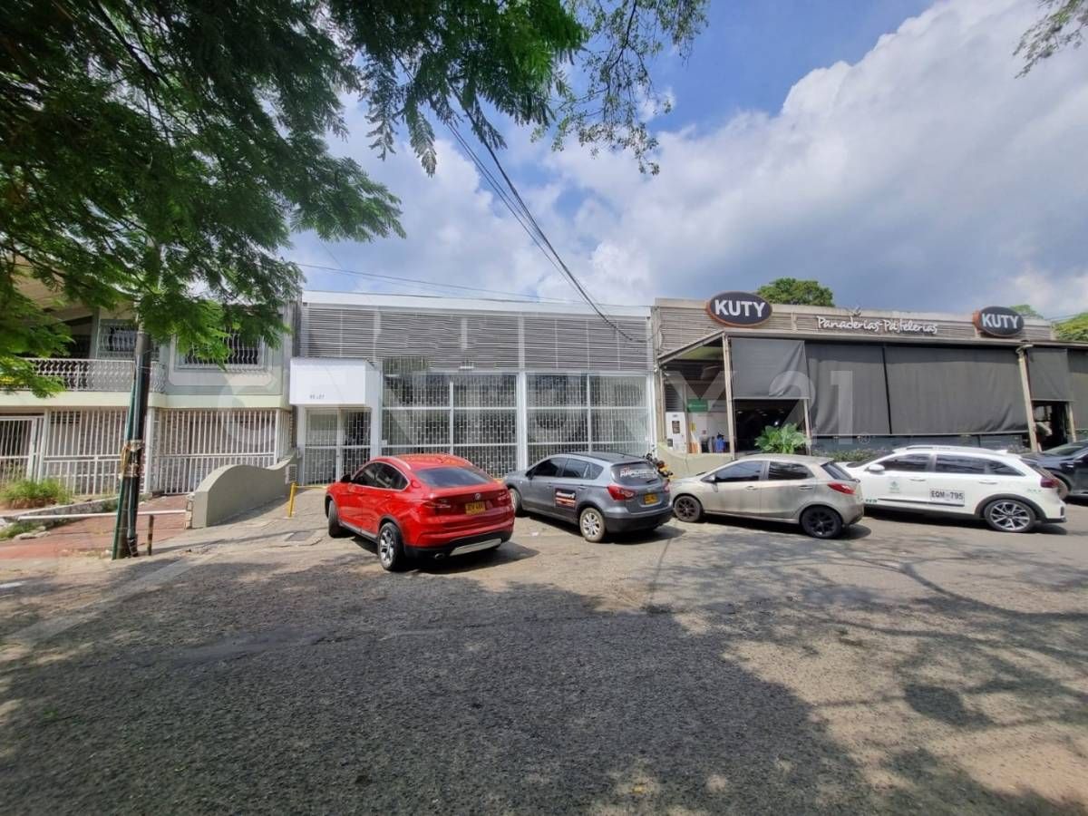 Local en arriendo Valle Del Cauca Cali La Paz 450 m2 Habitaciones 0 Baños 0 Garajes 4 Precio $14000000