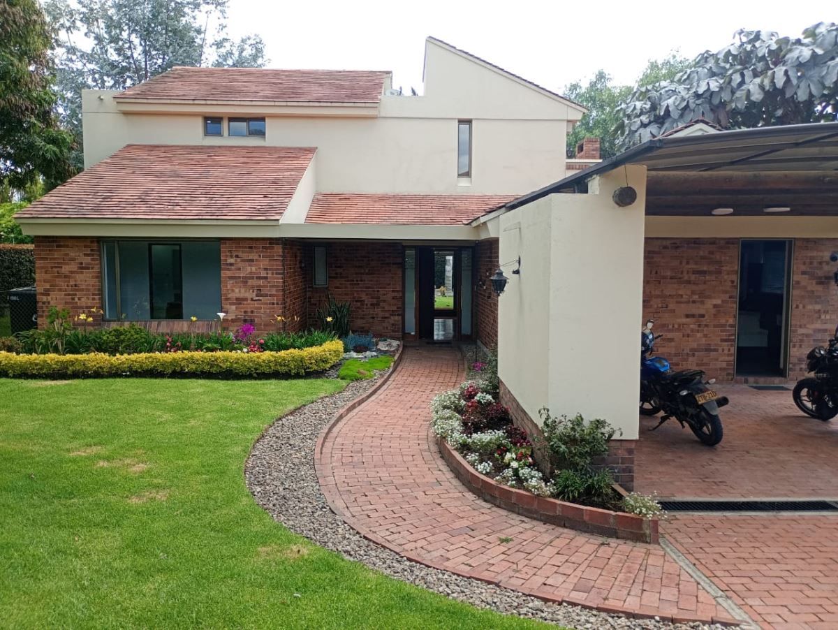 Casa en arriendo Cundinamarca Cota Cota 280 m2 Habitaciones 5 Baños 4 Garajes 4 Precio $8000000