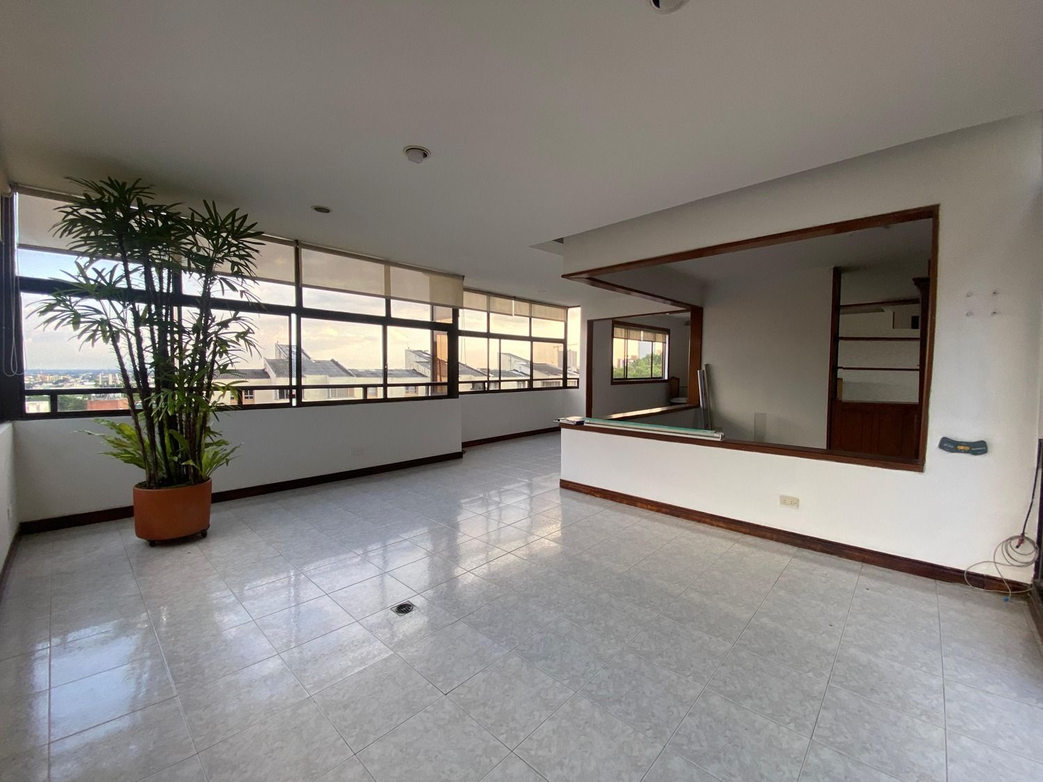 Apartamento en arriendo Valle Del Cauca Cali La Esperanza 226 m2 Habitaciones 3 Baños 4 Garajes 2 Precio $5000000