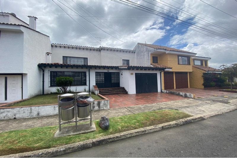 Casa en venta Cundinamarca Bogotá Niza Norte 270 m2 Habitaciones 3 Baños 3 Garajes 2 Precio $1290000000