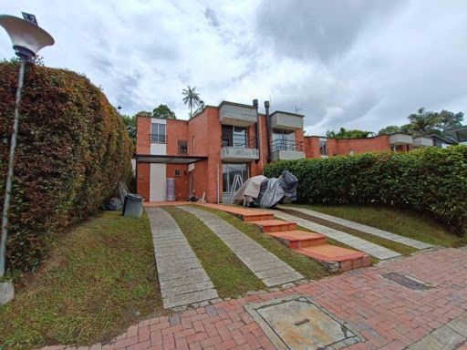 Casa en venta Caldas Manizales Br Cerros De La Alhambra 200 m2 Habitaciones 4 Baños 3 Garajes 5 Precio $1200000000