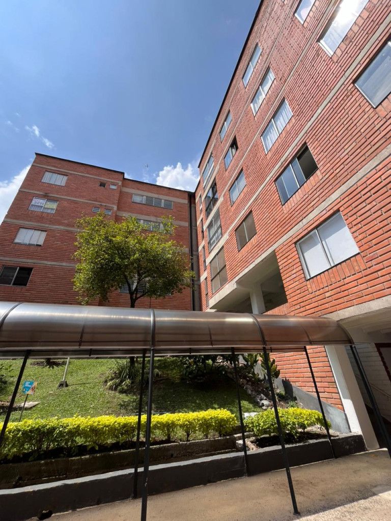 Apartamento en arriendo Antioquia Medellín La Mota 70 m2 Habitaciones 2 Baños 1 Garajes 1 Precio $2500000