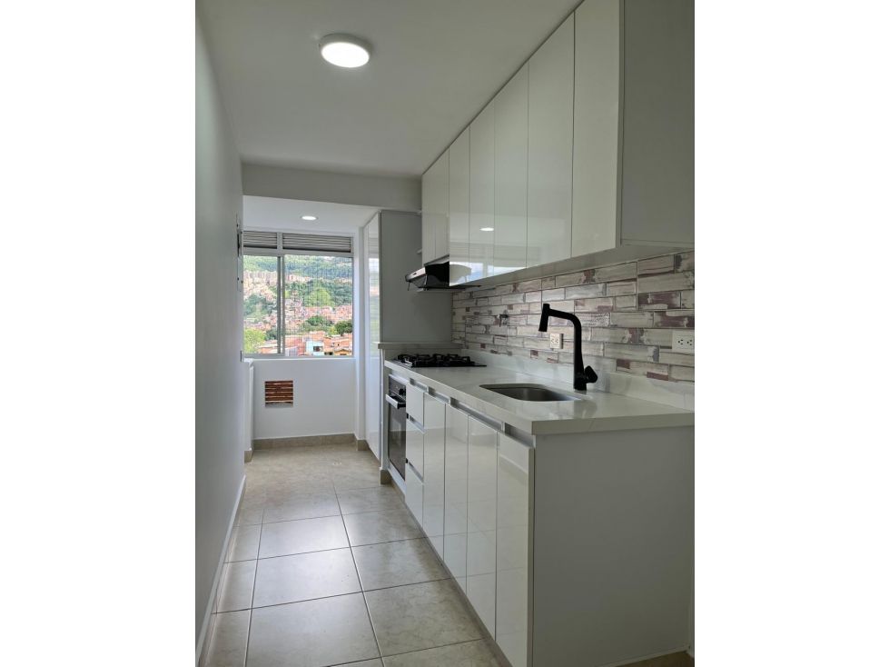 Apartamento en venta Antioquia Medellín Loma De Los Bernal 87 m2 Habitaciones 3 Baños 2 Garajes 0 Precio $620000000