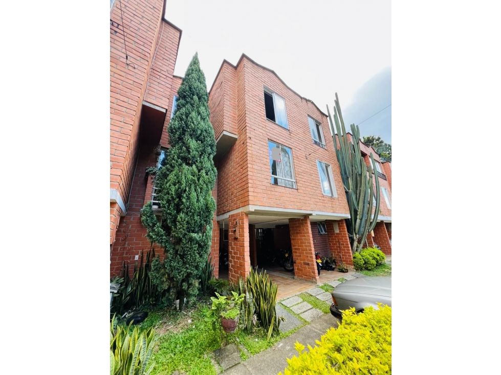 Casa en venta Antioquia Envigado El Embrujo 142 m2 Habitaciones 3 Baños 2 Garajes 2 Precio $670000000