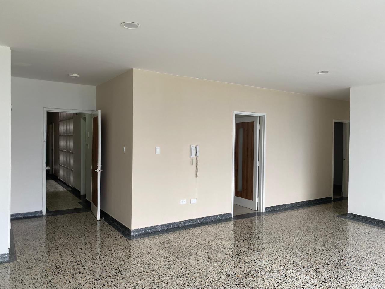 Apartamento en arriendo Valle Del Cauca Cali Versalles 106 m2 Habitaciones 3 Baños 2 Garajes 0 Precio $1900000