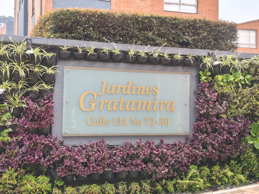 Casa en arriendo Cundinamarca Bogotá Cr Jardines De Gratamira 277 m2 Habitaciones 3 Baños 5 Garajes 2 Precio $8000000