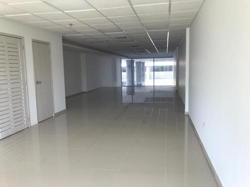 Local en arriendo Atlántico Puerto Colombia Portal De Genovés 180 m2 Habitaciones 0 Baños 0 Garajes 2 Precio $14000000