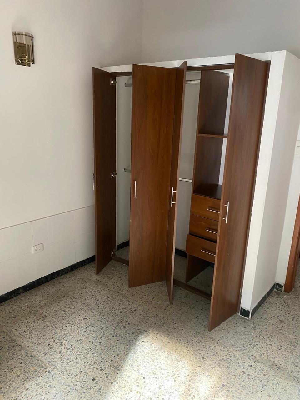 Casa en arriendo o venta Santander Bucaramanga Ub Altos Del Jardin 225 m2 Habitaciones 3 Baños 4 Garajes 1 Precio venta $760000000 Precio arriendo $3700000