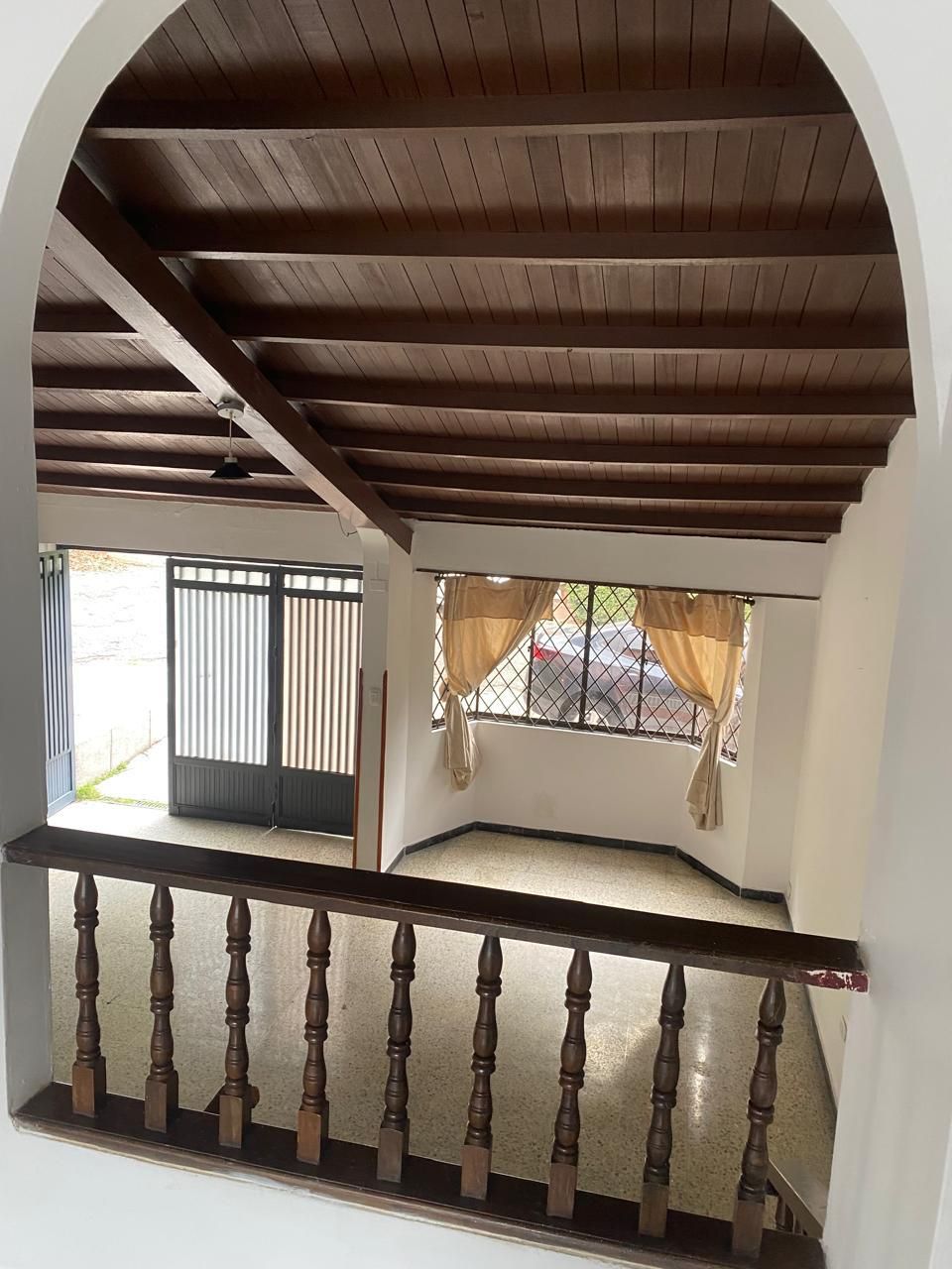 Casa en arriendo o venta Santander Bucaramanga Ub Altos Del Jardin 225 m2 Habitaciones 3 Baños 4 Garajes 1 Precio venta $760000000 Precio arriendo $3800000