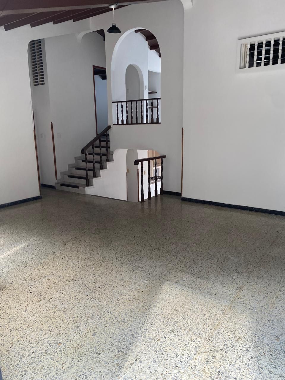 Casa en arriendo Santander Bucaramanga Ub Altos Del Jardin 225 m2 Habitaciones 3 Baños 4 Garajes 1 Precio $3700000