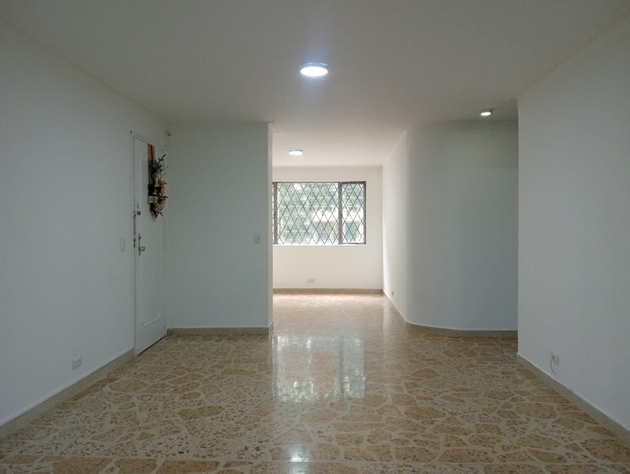 Apartamento en arriendo Antioquia Medellín Los Conquistadores 100 m2 Habitaciones 2 Baños 1 Garajes 0 Precio $3250000