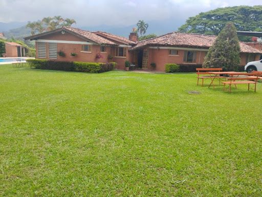 Finca en venta Risaralda Pereira Pereira 610 m2 Habitaciones 6 Baños 4 Garajes 10 Precio $3400000000