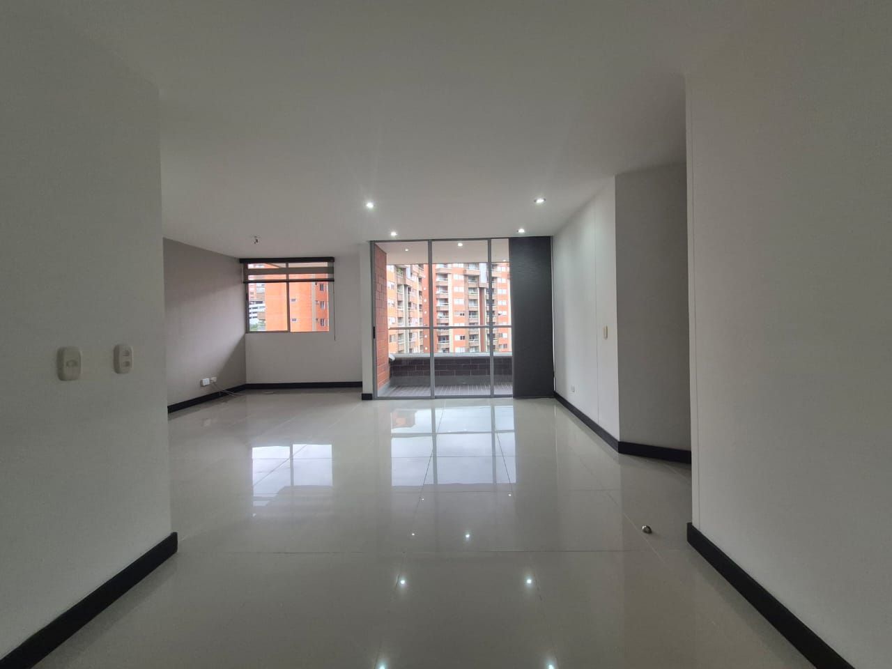 Apartamento en arriendo Antioquia Envigado El Chinguí 75 m2 Habitaciones 2 Baños 2 Garajes 1 Precio $3200000