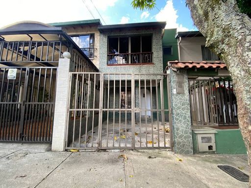 Casa en venta Antioquia Envigado Milán - Vallejuelos 110 m2 Habitaciones 3 Baños 3 Garajes 1 Precio $680000000