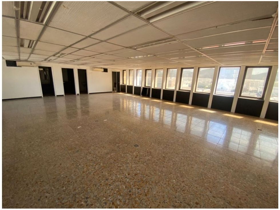 Oficina en arriendo o venta Magdalena Santa Marta Centro 160 m2 Habitaciones 0 Baños 3 Garajes 2 Precio venta $450000000 Precio arriendo $5467000