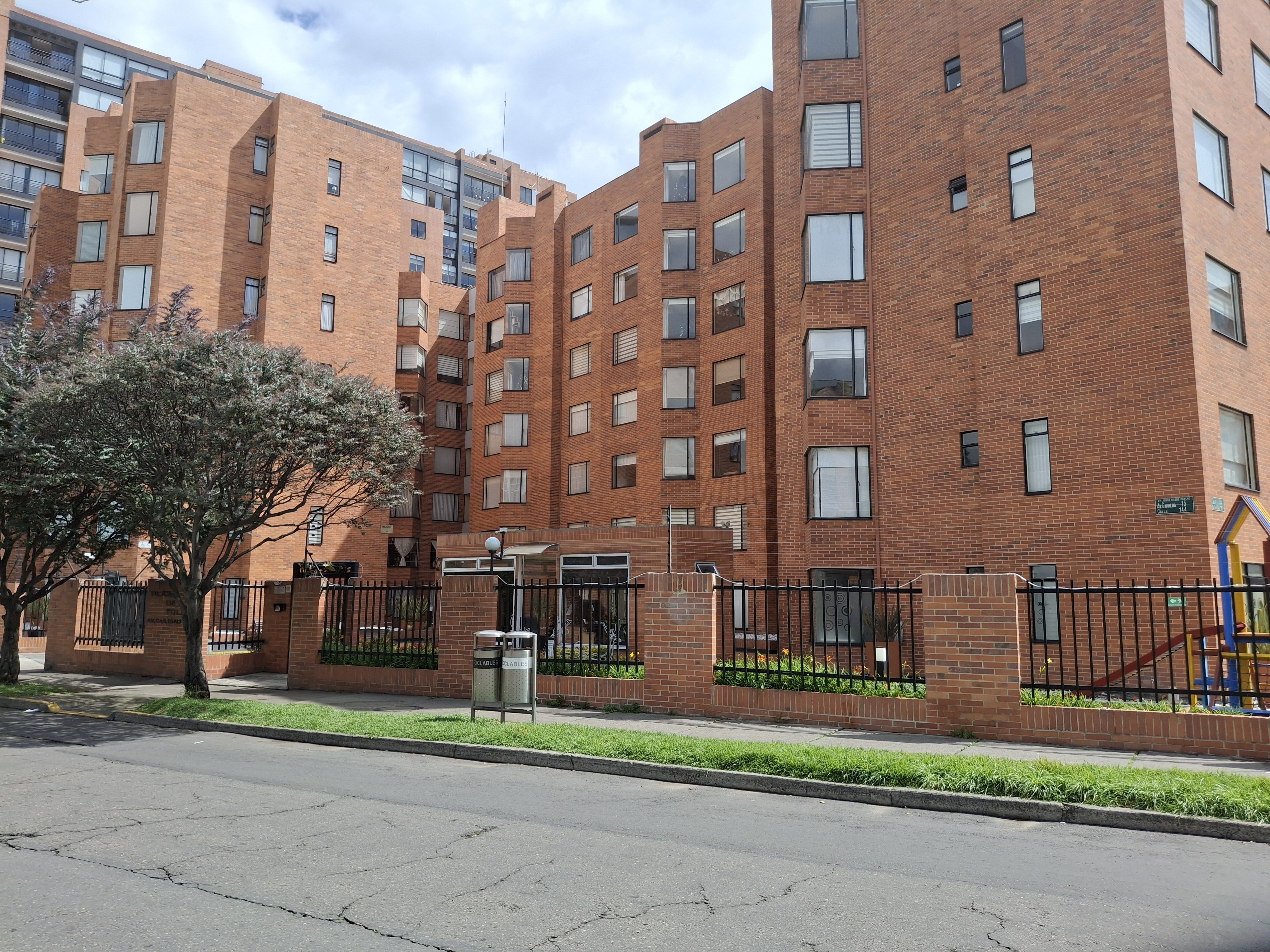 Apartamento en venta Cundinamarca Bogotá Santa Bibiana - Edif Opal 100 m2 Habitaciones 3 Baños 2 Garajes 2 Precio $599000000