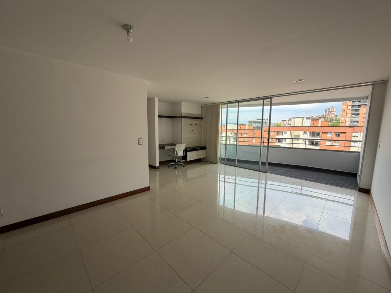 Apartamento en arriendo Antioquia Envigado La Inmaculada 94 m2 Habitaciones 3 Baños 2 Garajes 2 Precio $4300000