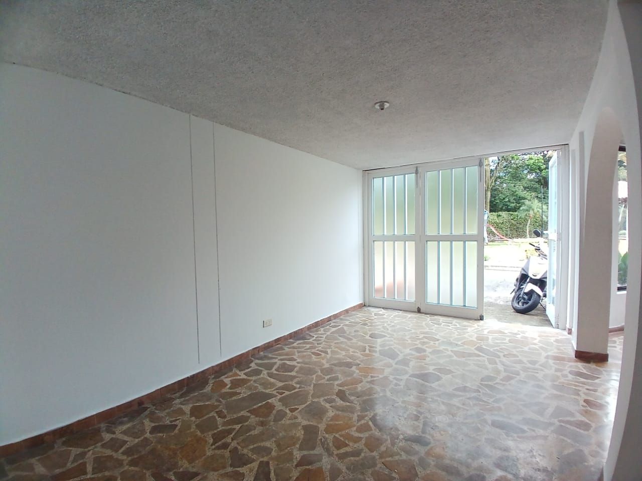 Casa en arriendo Risaralda Pereira Jardin De Velez Y Velez 140 m2 Habitaciones 3 Baños 2 Garajes 1 Precio $2500000