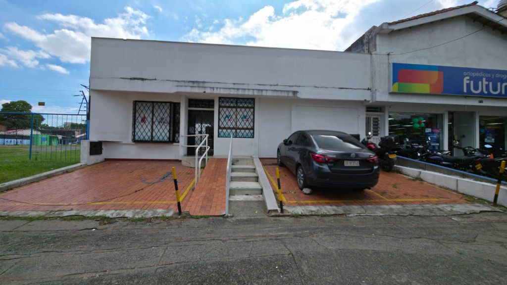 Casa en arriendo Valle Del Cauca Cali Tequendama 370 m2 Habitaciones 10 Baños 7 Garajes 4 Precio $14200000