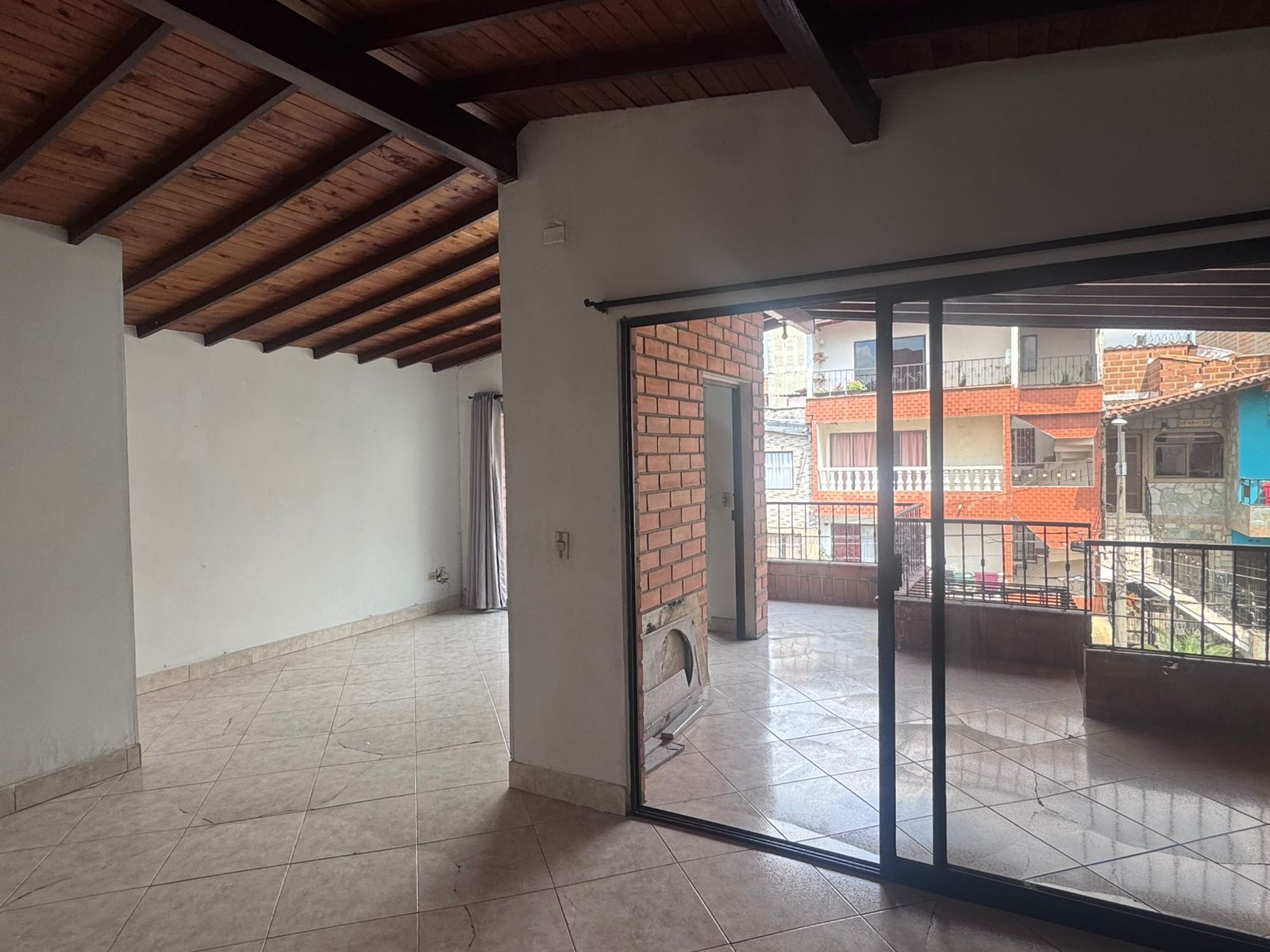 Apartamento en arriendo Antioquia Itagüí Santa Maria Et I 110 m2 Habitaciones 3 Baños 2 Garajes 0 Precio $2350000