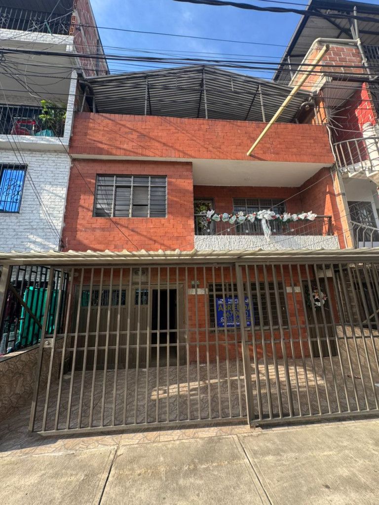 Casa en arriendo Valle Del Cauca Cali Metropolitano Del Norte 110 m2 Habitaciones 5 Baños 2 Garajes 1 Precio $1300000