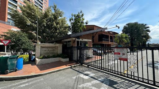 Casa en arriendo Antioquia La Estrella La Estrella 300 m2 Habitaciones 5 Baños 4 Garajes 1 Precio $4100000