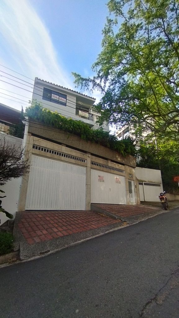 Casa en arriendo Valle Del Cauca Cali Juanambú 370 m2 Habitaciones 4 Baños 4 Garajes 3 Precio $7250000