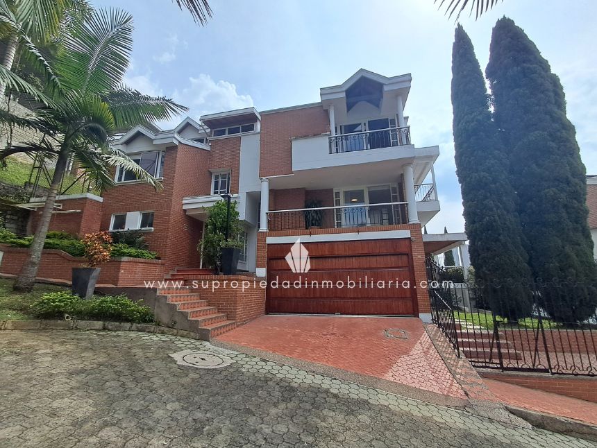 Casa en arriendo Antioquia Medellín Altos Del Poblado 370 m2 Habitaciones 4 Baños 4 Garajes 4 Precio $14000000