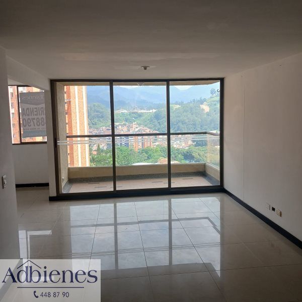 Apartamento en arriendo Antioquia Medellín Loma De Los Bernal 100 m2 Habitaciones 3 Baños 2 Garajes 2 Precio $3600000
