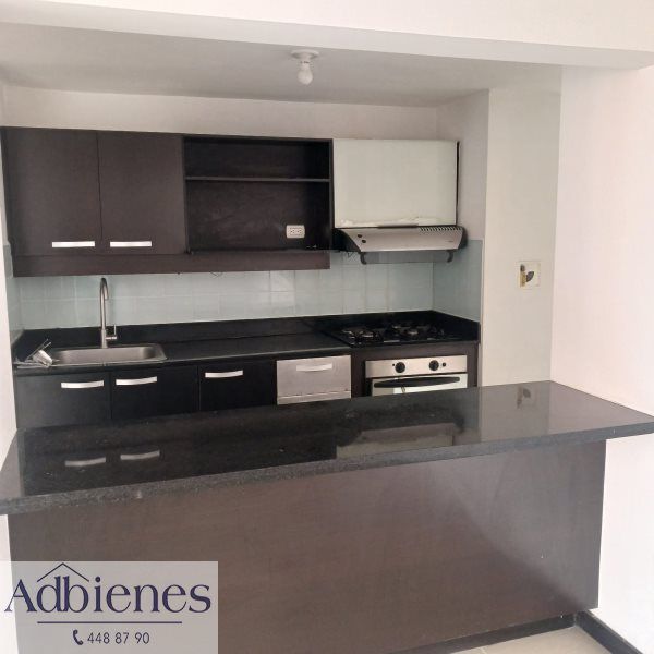 Apartamento en arriendo Antioquia Medellín Loma De Los Bernal 100 m2 Habitaciones 3 Baños 2 Garajes 2 Precio $3600000