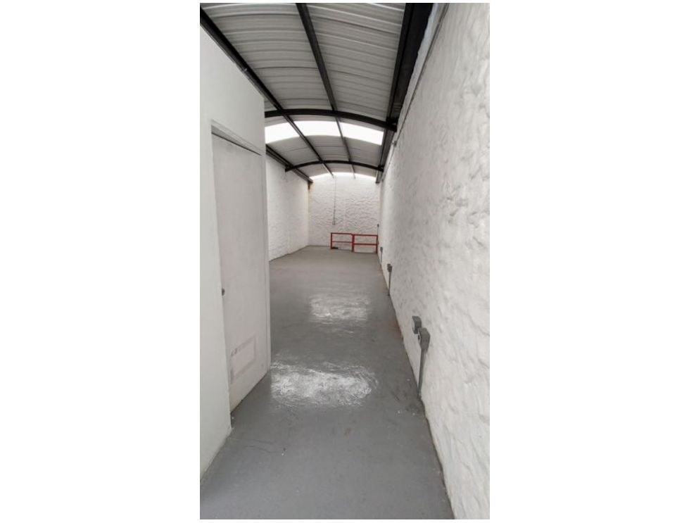 Bodega en arriendo Antioquia Medellín Trinidad 173 m2 Habitaciones 0 Baños 4 Garajes 3 Precio $6200000