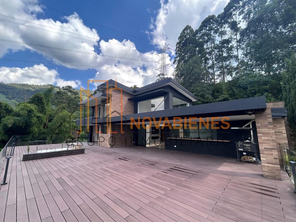 Casa en venta Antioquia La Estrella San Isidro 683 m2 Habitaciones 5 Baños 6 Garajes 6 Precio $2700000000