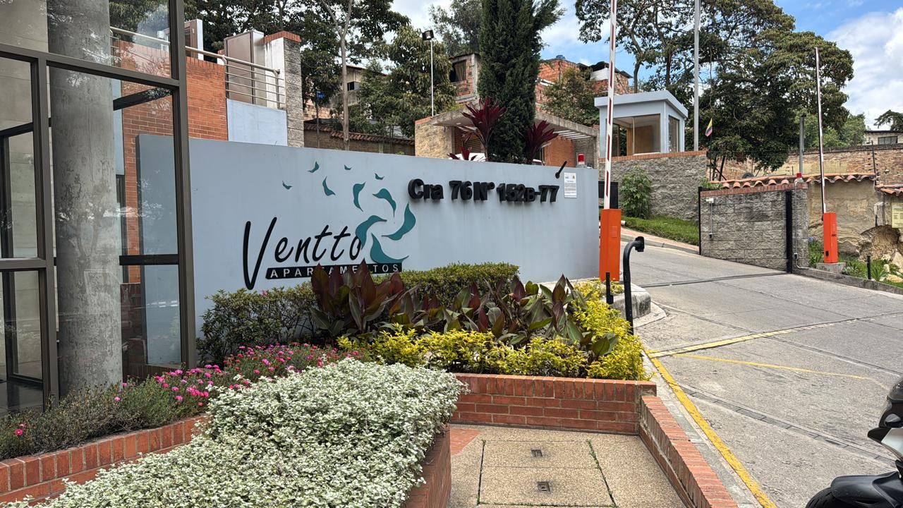 Apartamento en venta Cundinamarca Bogotá Cjr Salerno 274 m2 Habitaciones 5 Baños 6 Garajes 4 Precio $2200000000