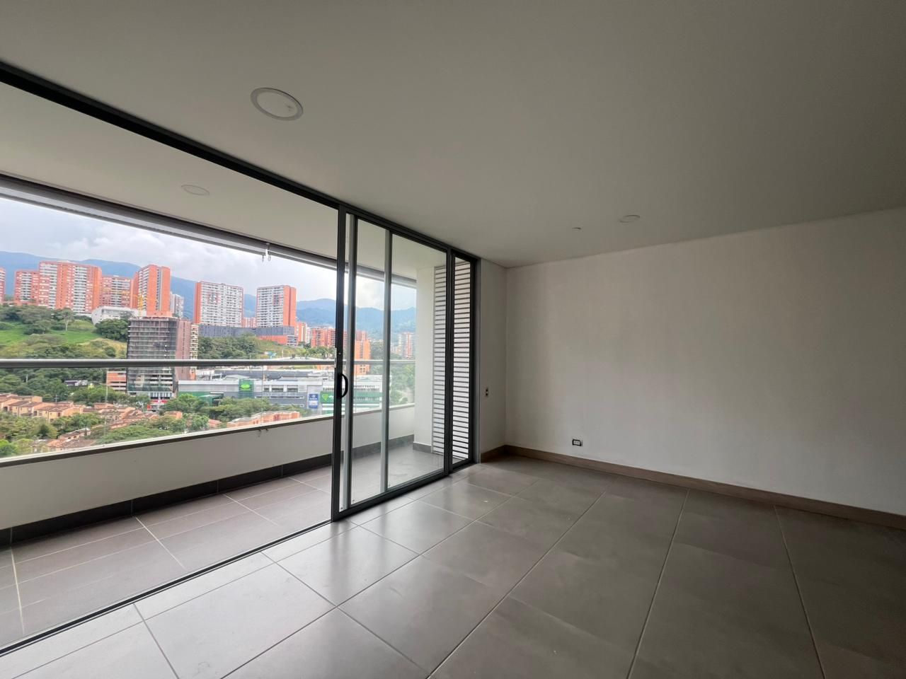 Apartamento en arriendo Antioquia Envigado La Inmaculada 85 m2 Habitaciones 2 Baños 2 Garajes 2 Precio $4750000
