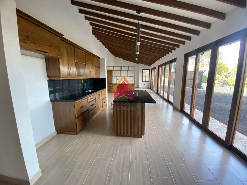 Finca en arriendo Antioquia Rionegro El Porvenir 1271 m2 Habitaciones 4 Baños 2 Garajes 2 Precio $4600000