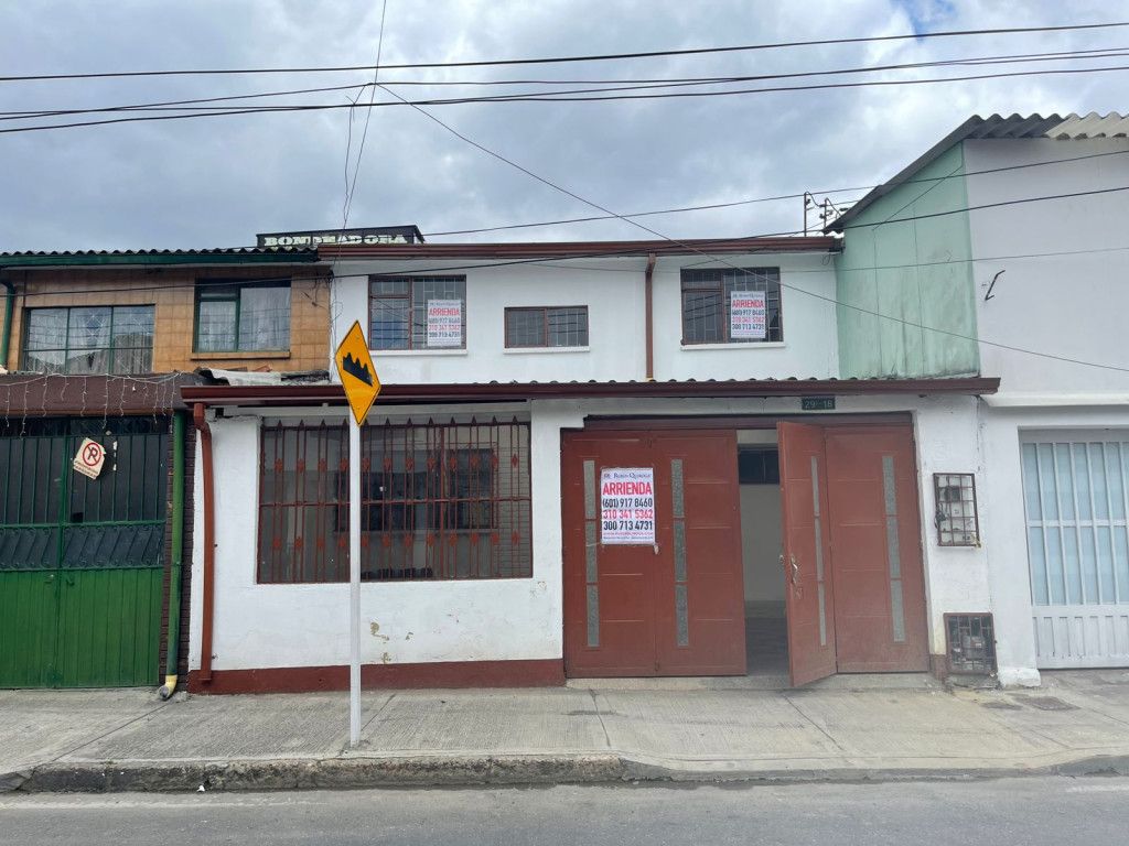 Casa en arriendo Cundinamarca Bogotá La Fragua 240 m2 Habitaciones 4 Baños 2 Garajes 1 Precio $3500000