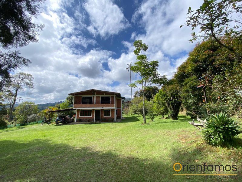 Finca en arriendo Antioquia Guarne Centro 1042 m2 Habitaciones 4 Baños 3 Garajes 0 Precio $3800000