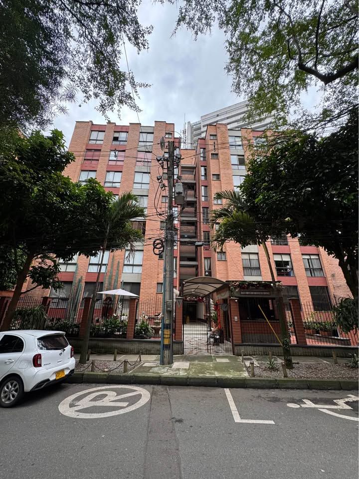 Apartamento en arriendo o venta Antioquia Envigado Bosques De Zúñiga 130 m2 Habitaciones 4 Baños 3 Garajes 1 Precio venta $650000000 Precio arriendo $3800000