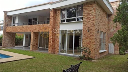 Casa Campestre en venta Santander Piedecuesta Piedecuesta 460 m2 Habitaciones 5 Baños 5 Garajes 4 Precio $2800000000