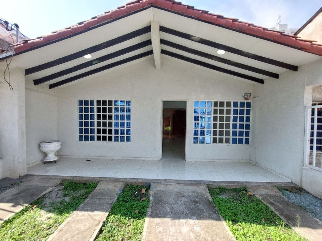 Casa en arriendo Valle Del Cauca Cali Prados Del Norte 120 m2 Habitaciones 3 Baños 2 Garajes 2 Precio $2900000