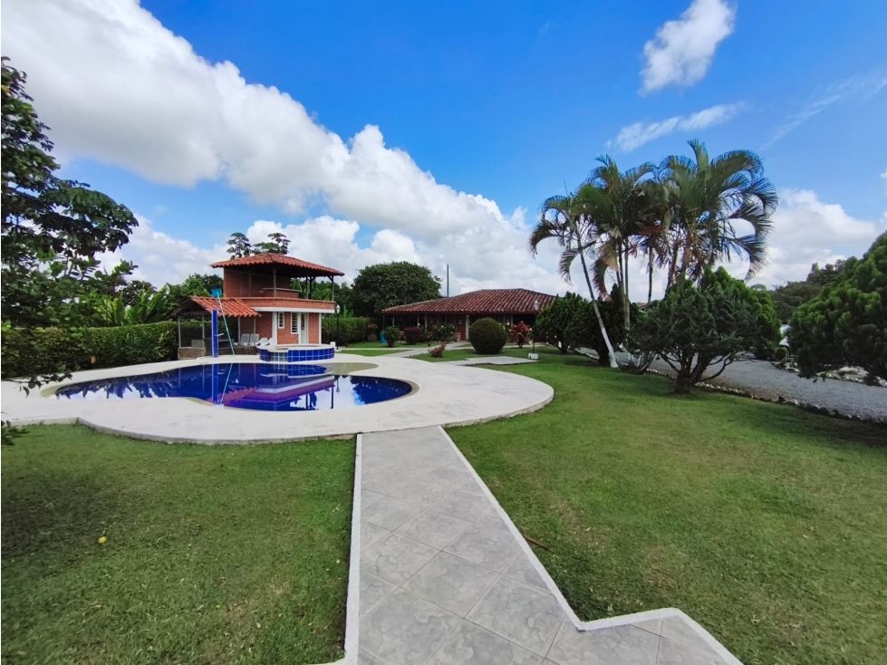 Finca en venta Risaralda Pereira Pereira 300 m2 Habitaciones 6 Baños 4 Garajes 10 Precio $1480000000