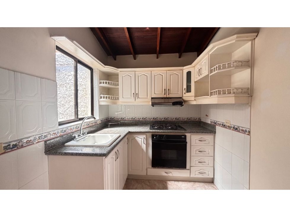 Casa en arriendo Antioquia Medellín Granada 150 m2 Habitaciones 4 Baños 2 Garajes 1 Precio $4200000