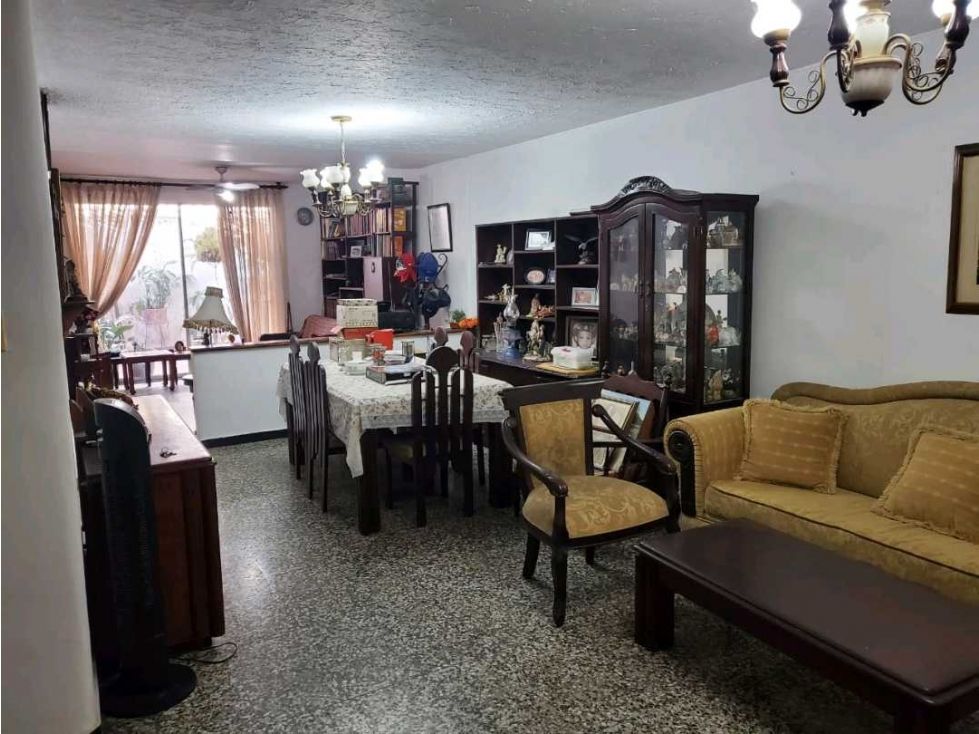 Casa en venta Valle Del Cauca Cali Pampa Linda 270 m2 Habitaciones 4 Baños 3 Garajes 2 Precio $580000000