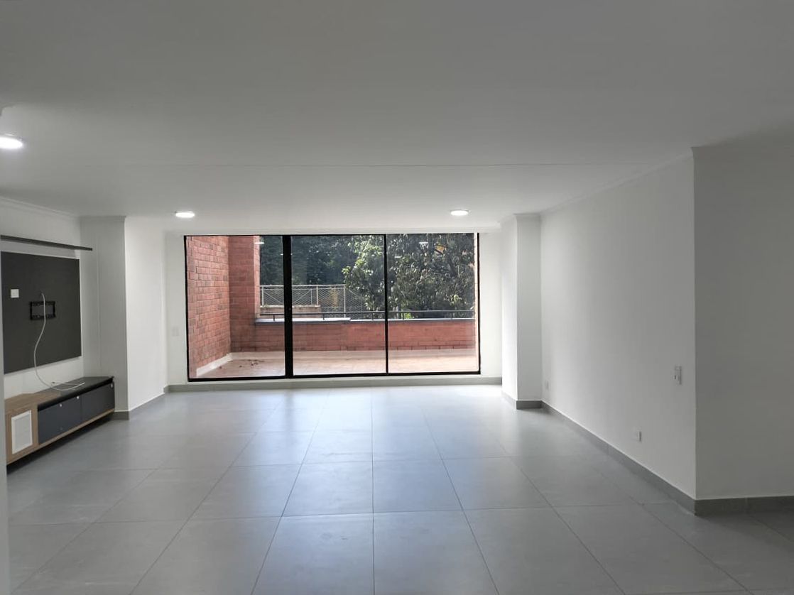 Apartamento en arriendo Antioquia Medellín La Florida 140 m2 Habitaciones 3 Baños 3 Garajes 2 Precio $8200000