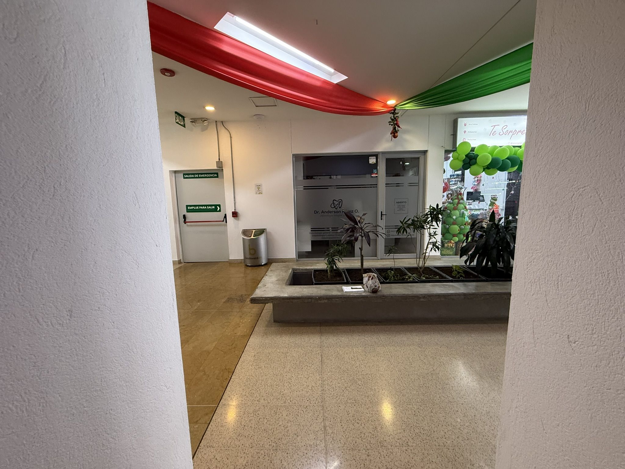 Local en arriendo Antioquia Medellín Bombona No1 15 m2 Habitaciones 0 Baños 0 Garajes 0 Precio $2500000